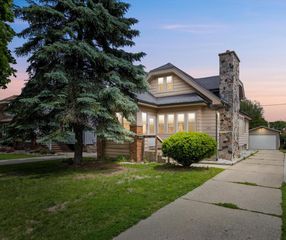 1472 S 86th STREET, West Allis, WI 53214