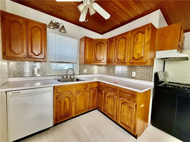 132 Duffern Drive, Greece, NY 14606