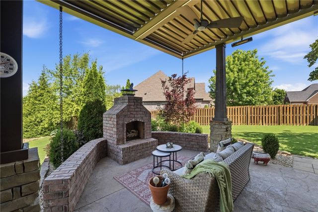 6702 S Willowridge Court, Rogers, AR 72758
