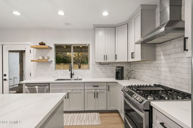 3515 E PICCADILLY Road, Phoenix, AZ 85018