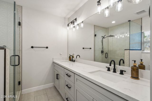 3515 E PICCADILLY Road, Phoenix, AZ 85018