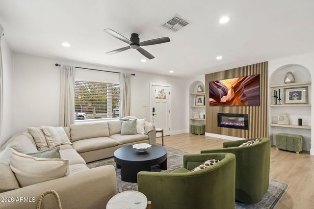 3515 E PICCADILLY Road, Phoenix, AZ 85018