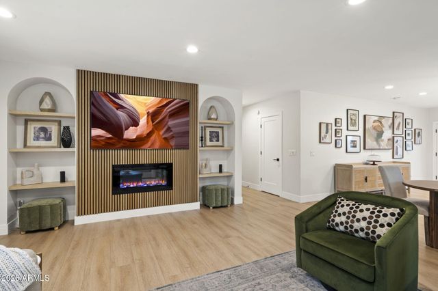 3515 E PICCADILLY Road, Phoenix, AZ 85018