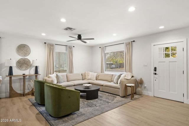 3515 E PICCADILLY Road, Phoenix, AZ 85018