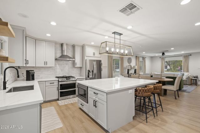 3515 E PICCADILLY Road, Phoenix, AZ 85018