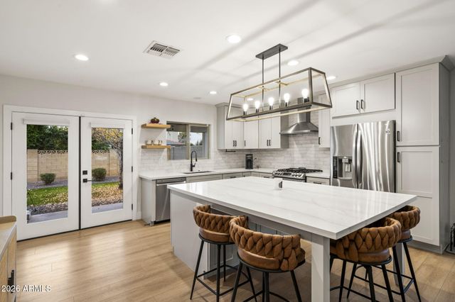 3515 E PICCADILLY Road, Phoenix, AZ 85018