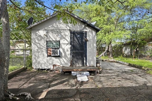 3029 Elgin St, Corpus Christi, TX 78405