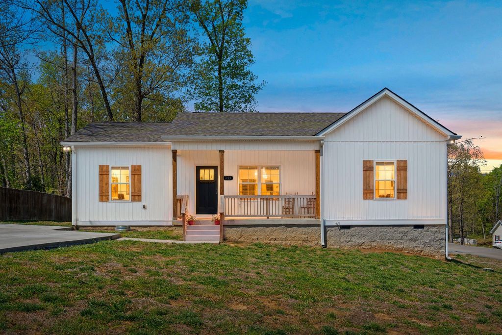 391 Elm Ave, Lewisburg, TN 37091