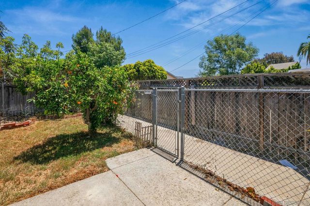 2463 Hardy, Lemon Grove, CA 91945