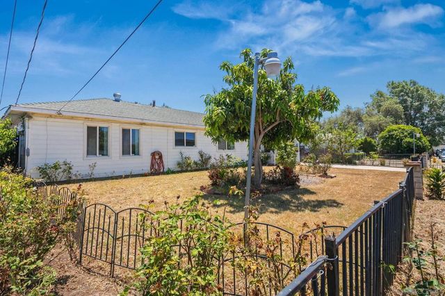 2463 Hardy, Lemon Grove, CA 91945