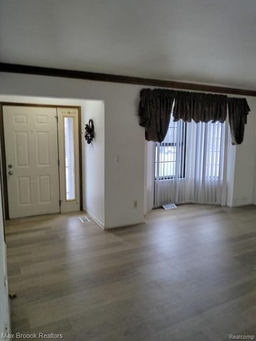 69 Meadow Wood Drive, Rochester Hills, MI 48307