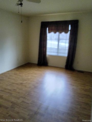 69 Meadow Wood Drive, Rochester Hills, MI 48307