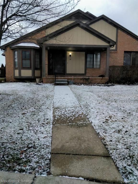 69 Meadow Wood Drive, Rochester Hills, MI 48307