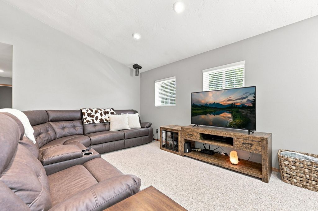 325 Nighthawk Court, Sheridan, WY 82801 photo 4