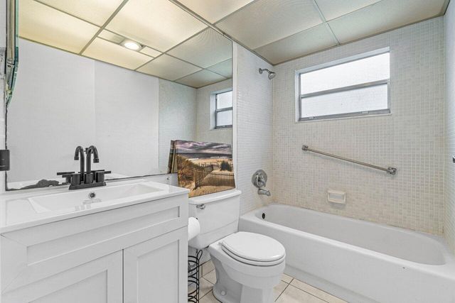 260 Brittany F, Delray Beach, FL 33446