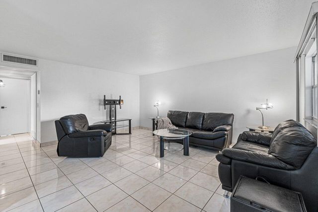260 Brittany F, Delray Beach, FL 33446