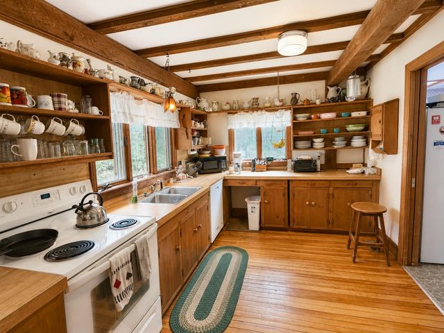 3200 Shadow Lake Road, Glover, VT 05839