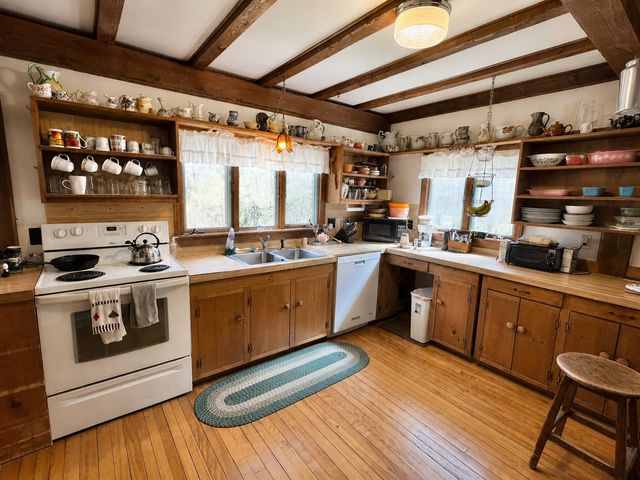 3200 Shadow Lake Road, Glover, VT 05839