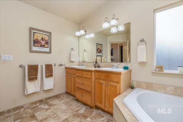 4049 E Trekker Rim Dr, Boise, ID 83716