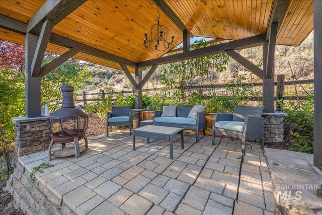 4049 E Trekker Rim Dr, Boise, ID 83716