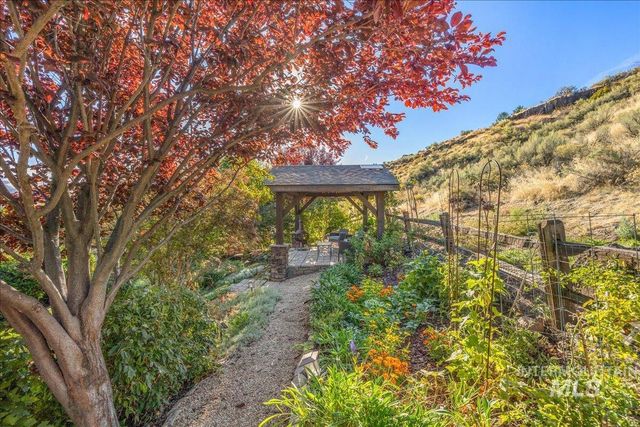 4049 E Trekker Rim Dr, Boise, ID 83716