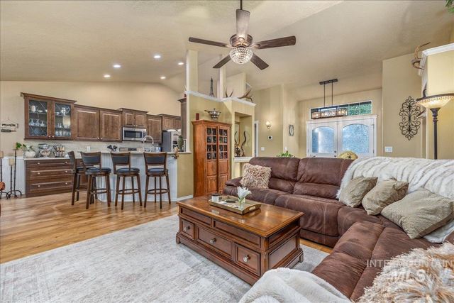 4049 E Trekker Rim Dr, Boise, ID 83716