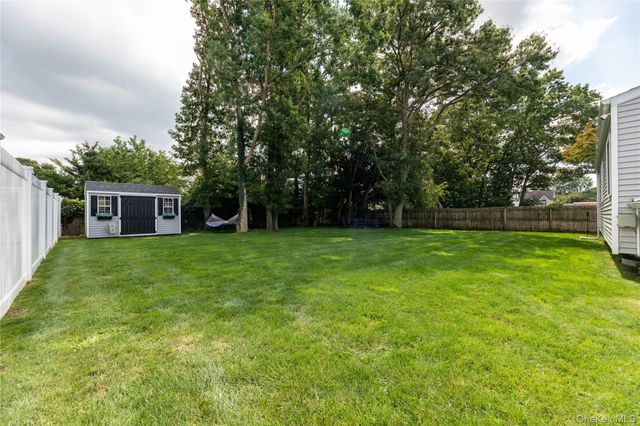 5 Norwalk Lane, Selden, NY 11784
