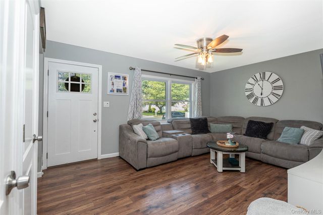 5 Norwalk Lane, Selden, NY 11784