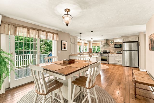 6 Meadowlark Ln, Bourne, MA 02562