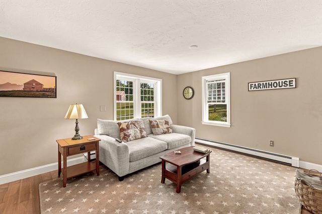 6 Meadowlark Ln, Bourne, MA 02562