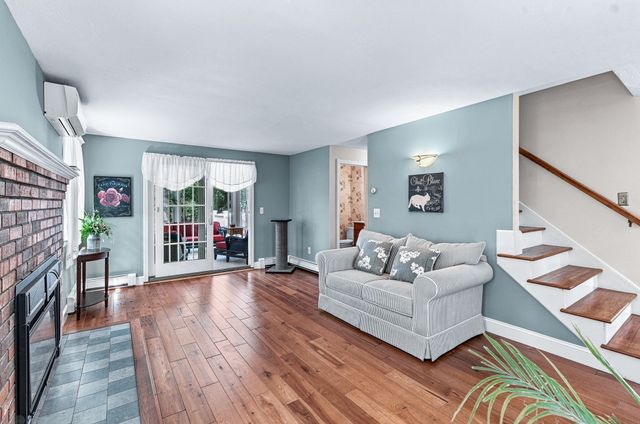 6 Meadowlark Ln, Bourne, MA 02562