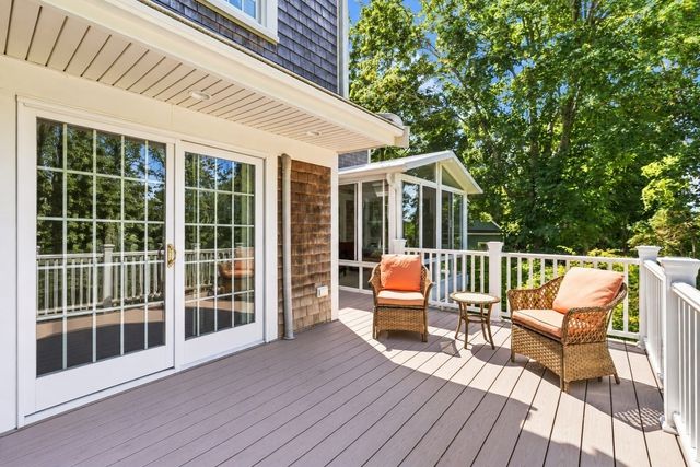 6 Meadowlark Ln, Bourne, MA 02562