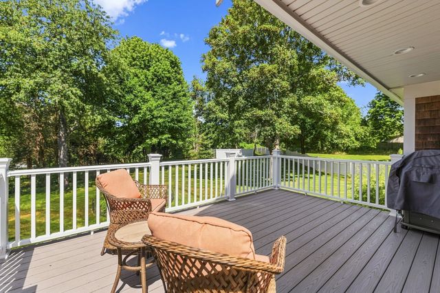 6 Meadowlark Ln, Bourne, MA 02562