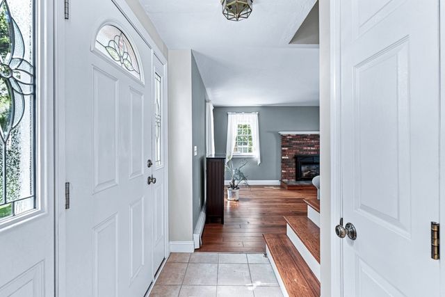 6 Meadowlark Ln, Bourne, MA 02562