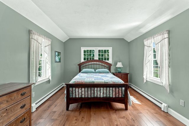 6 Meadowlark Ln, Bourne, MA 02562