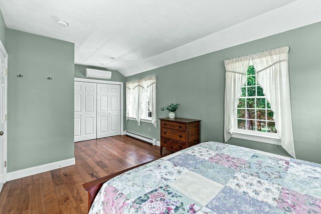 6 Meadowlark Ln, Bourne, MA 02562