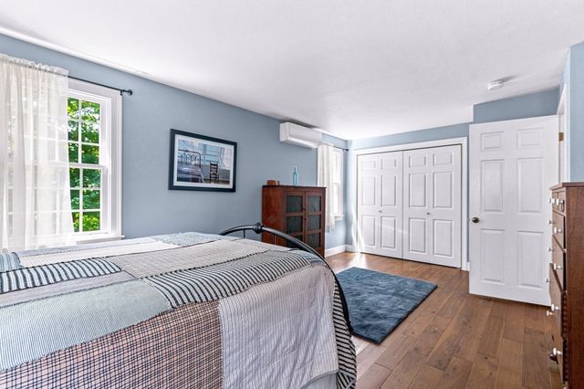 6 Meadowlark Ln, Bourne, MA 02562