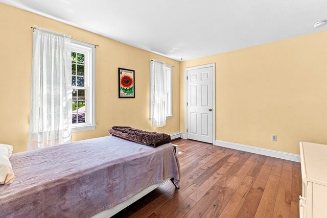 6 Meadowlark Ln, Bourne, MA 02562