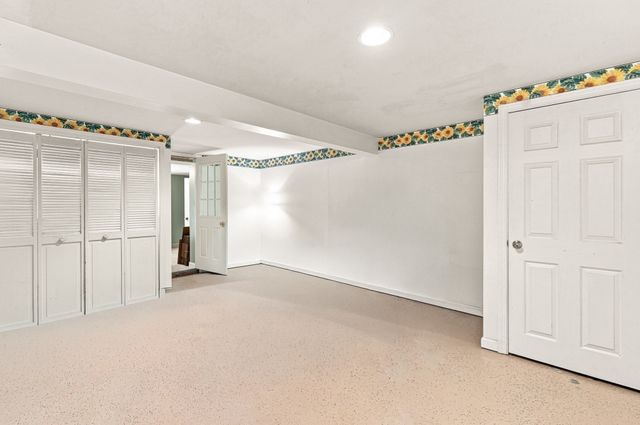 6 Meadowlark Ln, Bourne, MA 02562