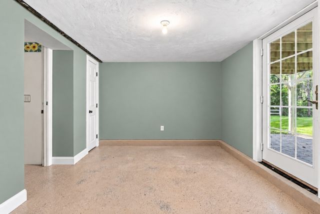 6 Meadowlark Ln, Bourne, MA 02562