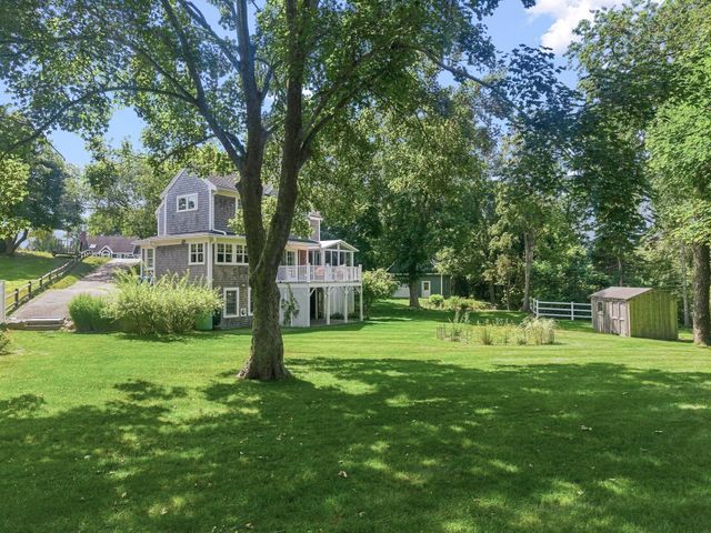 6 Meadowlark Ln, Bourne, MA 02562