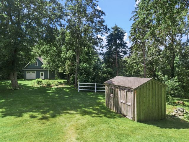6 Meadowlark Ln, Bourne, MA 02562