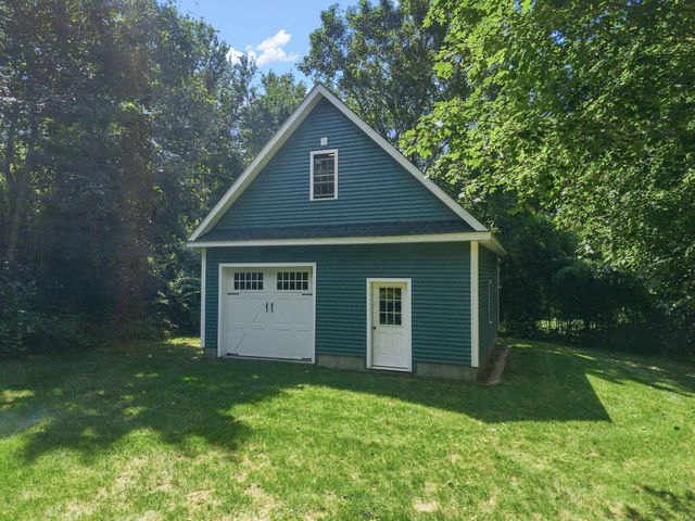 6 Meadowlark Ln, Bourne, MA 02562