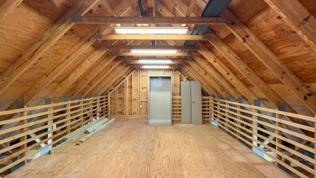 6 Meadowlark Ln, Bourne, MA 02562