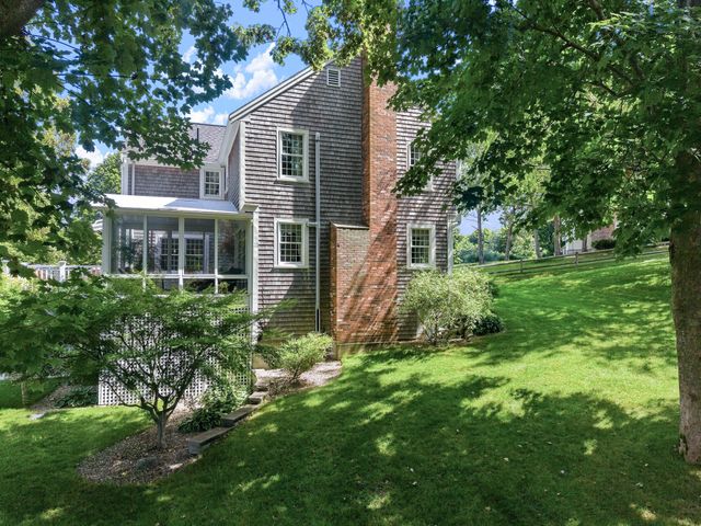 6 Meadowlark Ln, Bourne, MA 02562