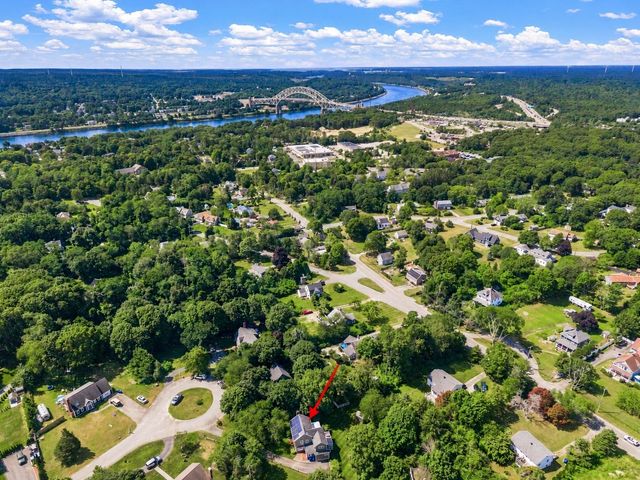 6 Meadowlark Ln, Bourne, MA 02562