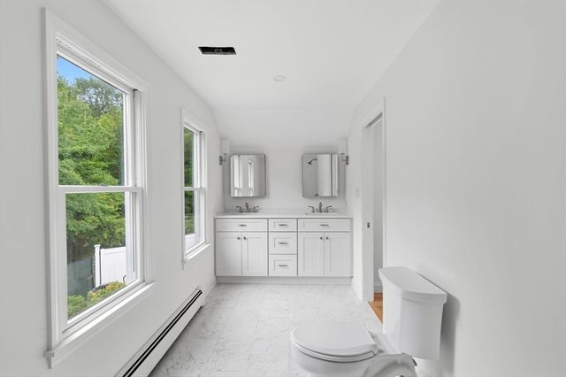 189 Union St, Hingham, MA 02043