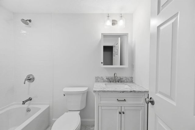 189 Union St, Hingham, MA 02043