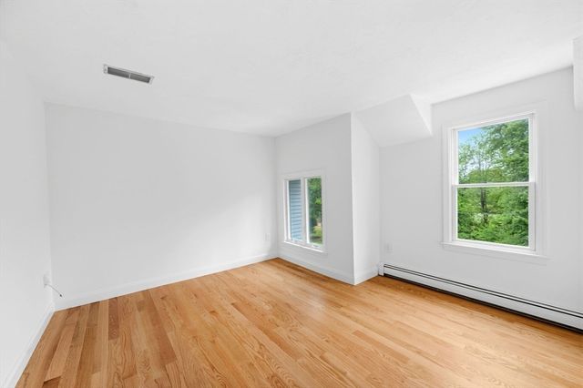 189 Union St, Hingham, MA 02043