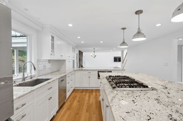 189 Union St, Hingham, MA 02043